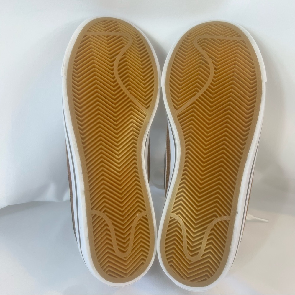 Nike Kids White and Black Sneakers size: US 4 Y - Picture 9 of 10